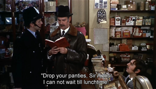 Pange oma alusp&uuml;ksid, sir Arthur, ma ei j&otilde;ua l&otilde;una ajal oodata!